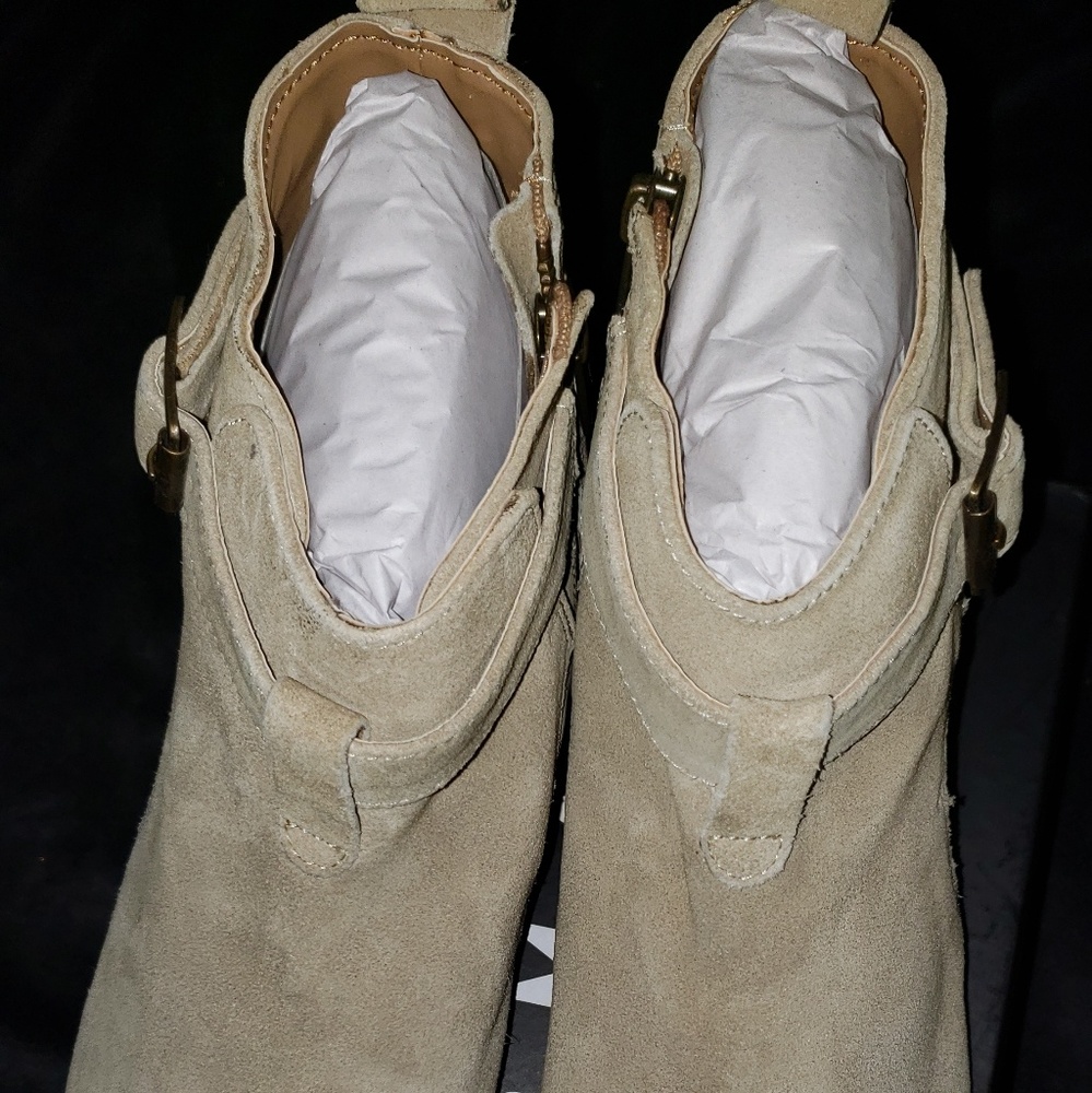 Boots - Picture 5 of 5